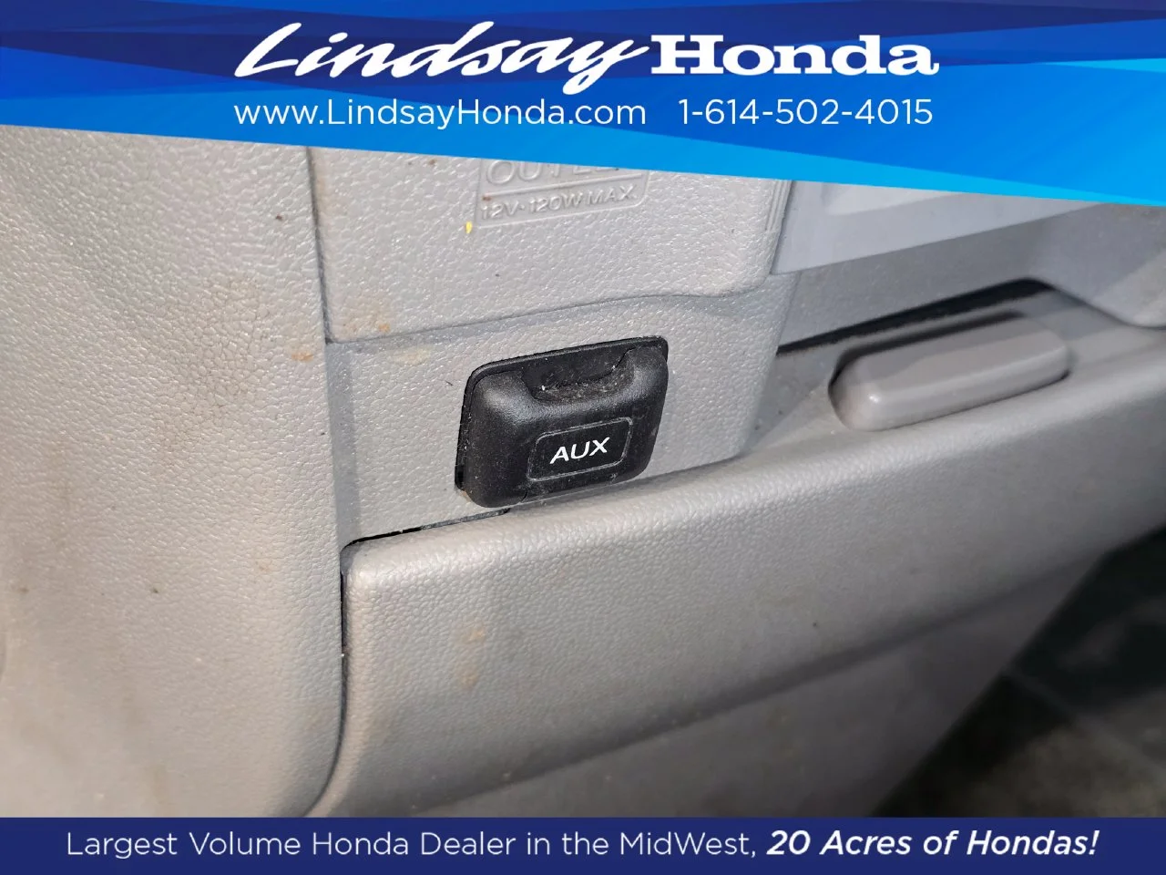 Used 2017 Lunar Silver Metallic Honda SE image 19