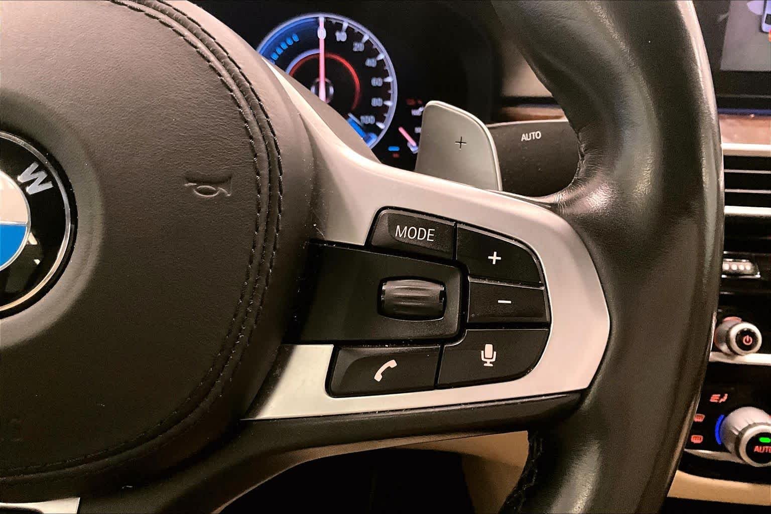Used 2019 Mediterranean Blue Metallic BMW 530e iPerformance image 22