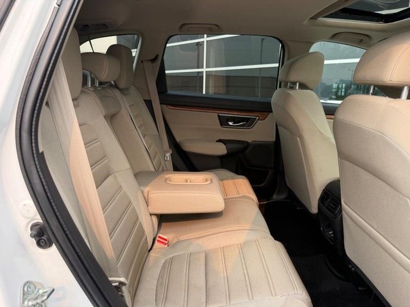 Used 2018 White Diamond Pearl Honda EX image 12