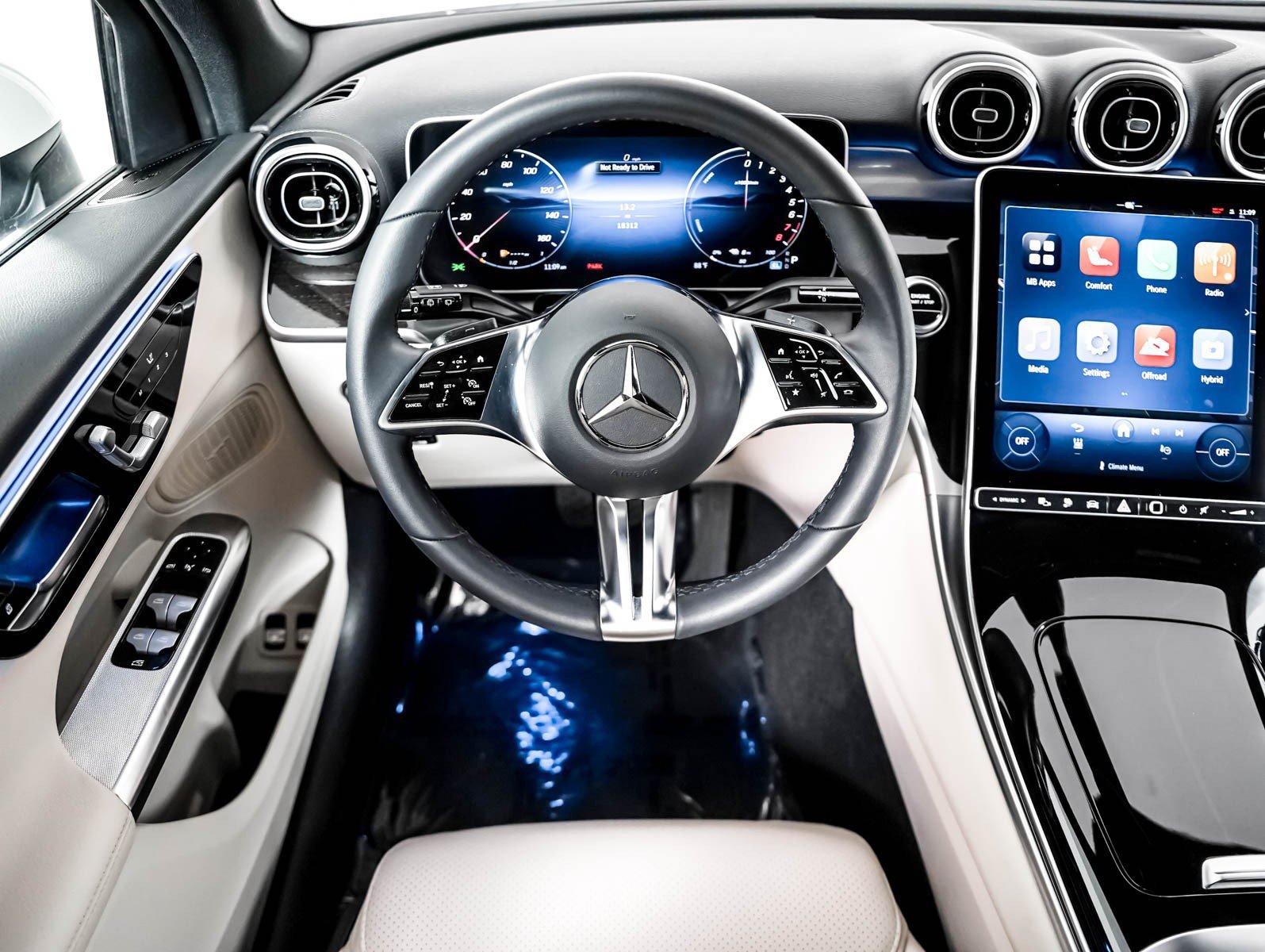 Certified Used 2025 Polar White Mercedes-Benz GLC 350e 4MATIC® SUV image 15