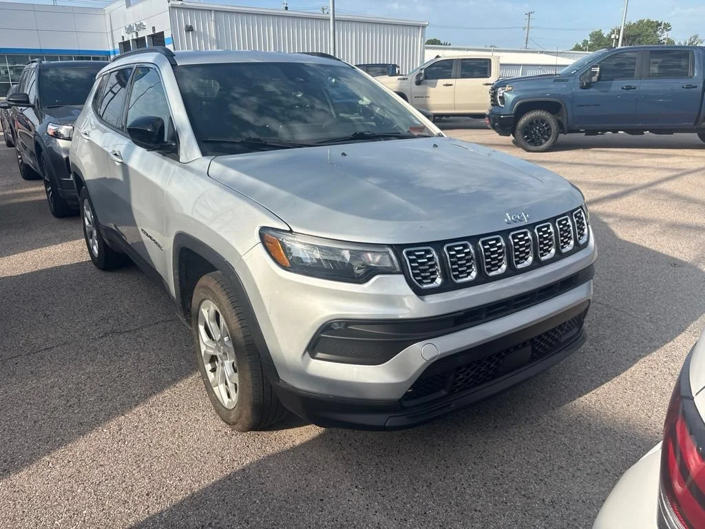Used 2024 Silver Jeep Latitude image 2