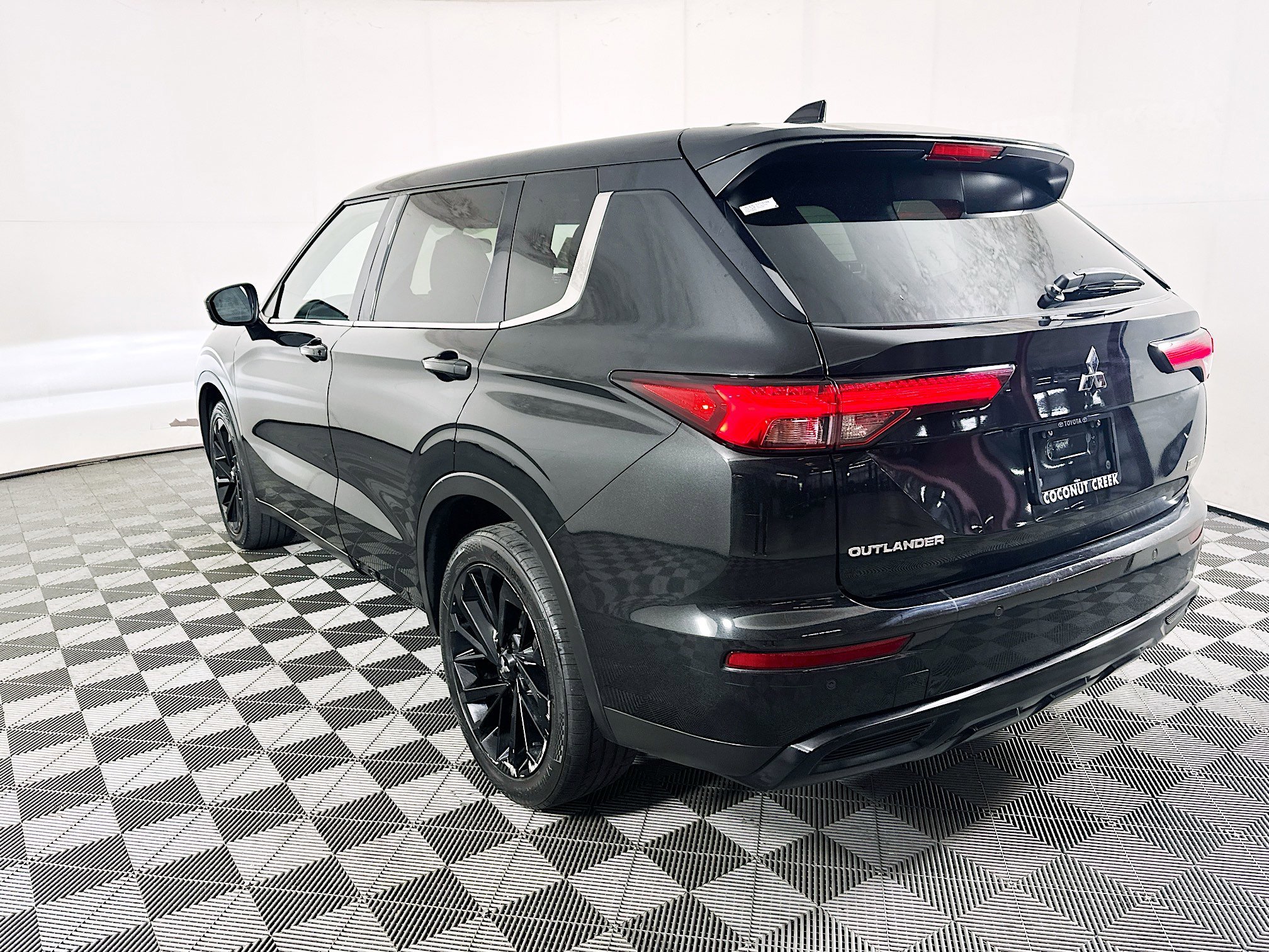 2024 Mitsubishi Outlander thumbnail 7