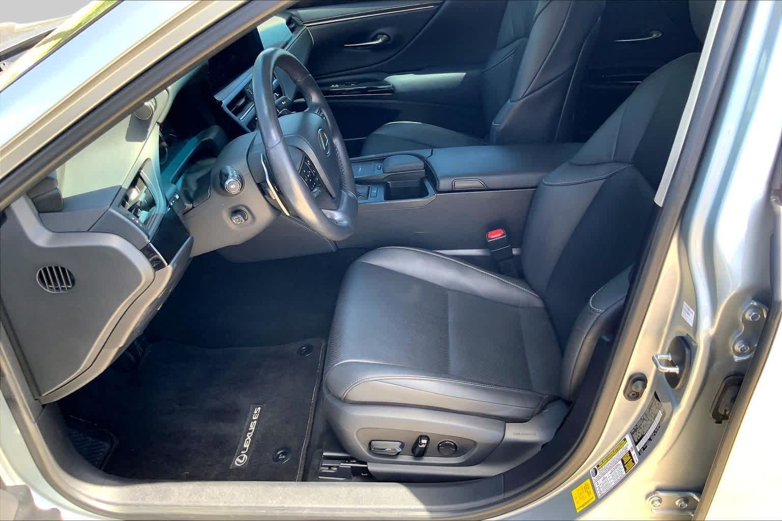 Used 2022 Iridium Lexus  image 8