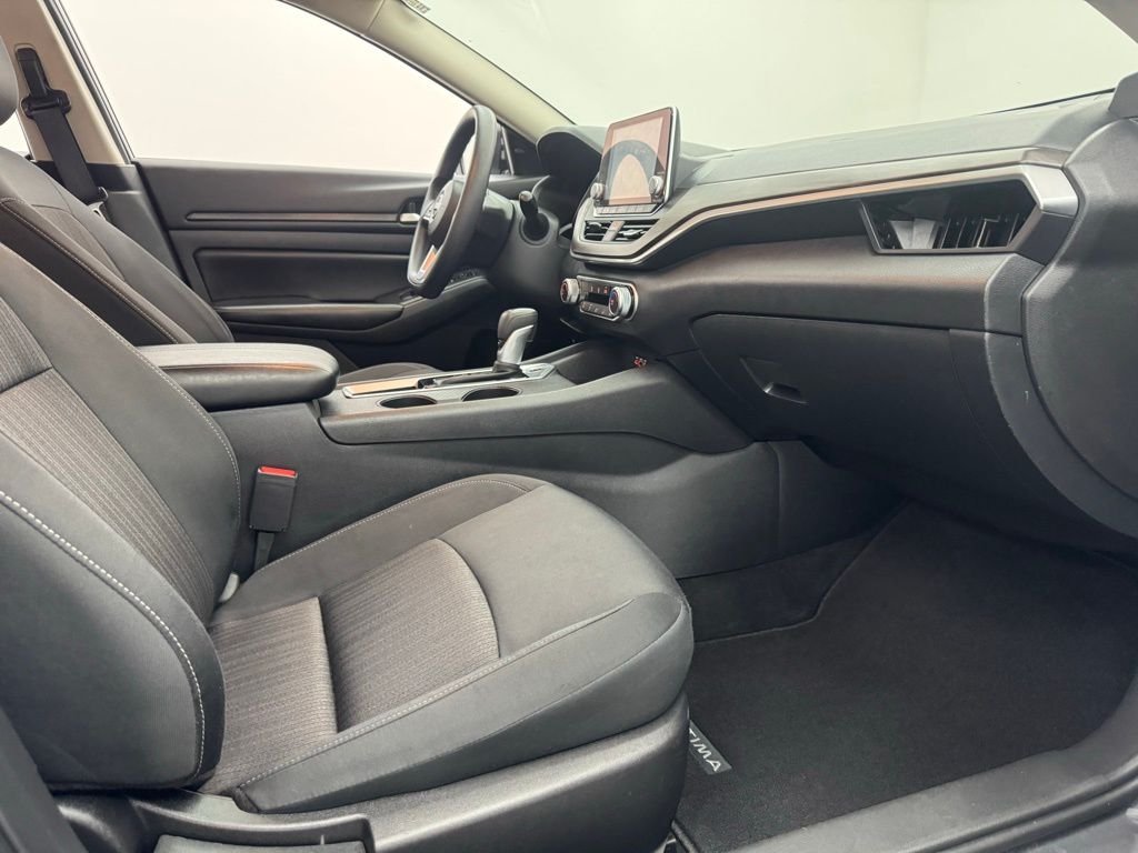 Used 2025 Gun Metallic Nissan 2.5 SV image 28