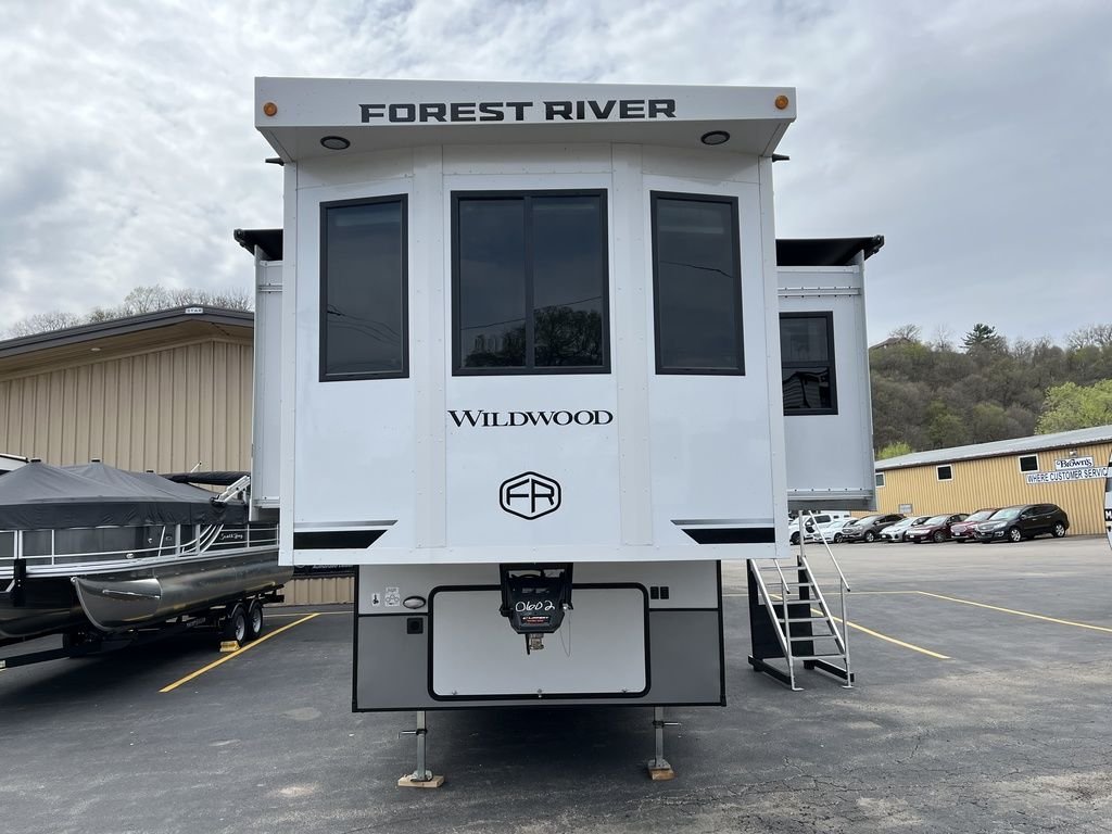 2025 Forest River Wildwood Laminated Towables photo 2