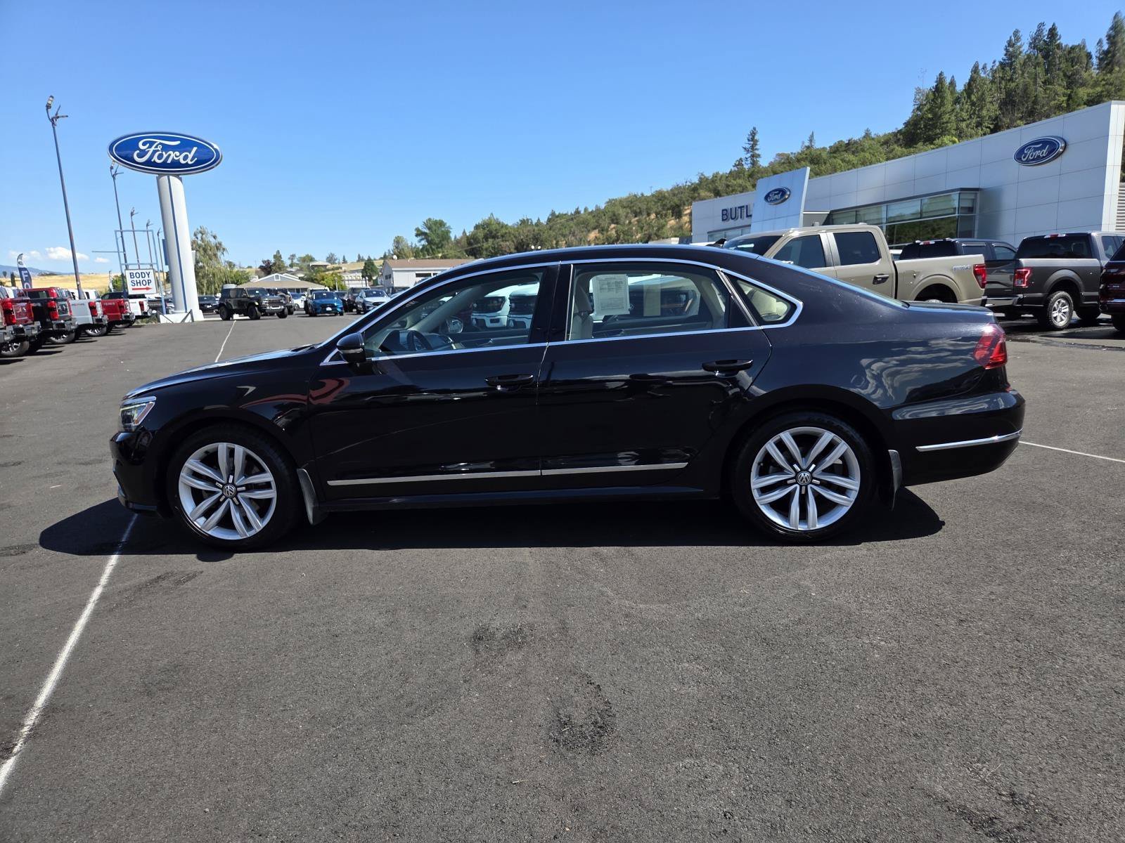 Used 2017  Volkswagen 1.8T SE w/Technology image 8