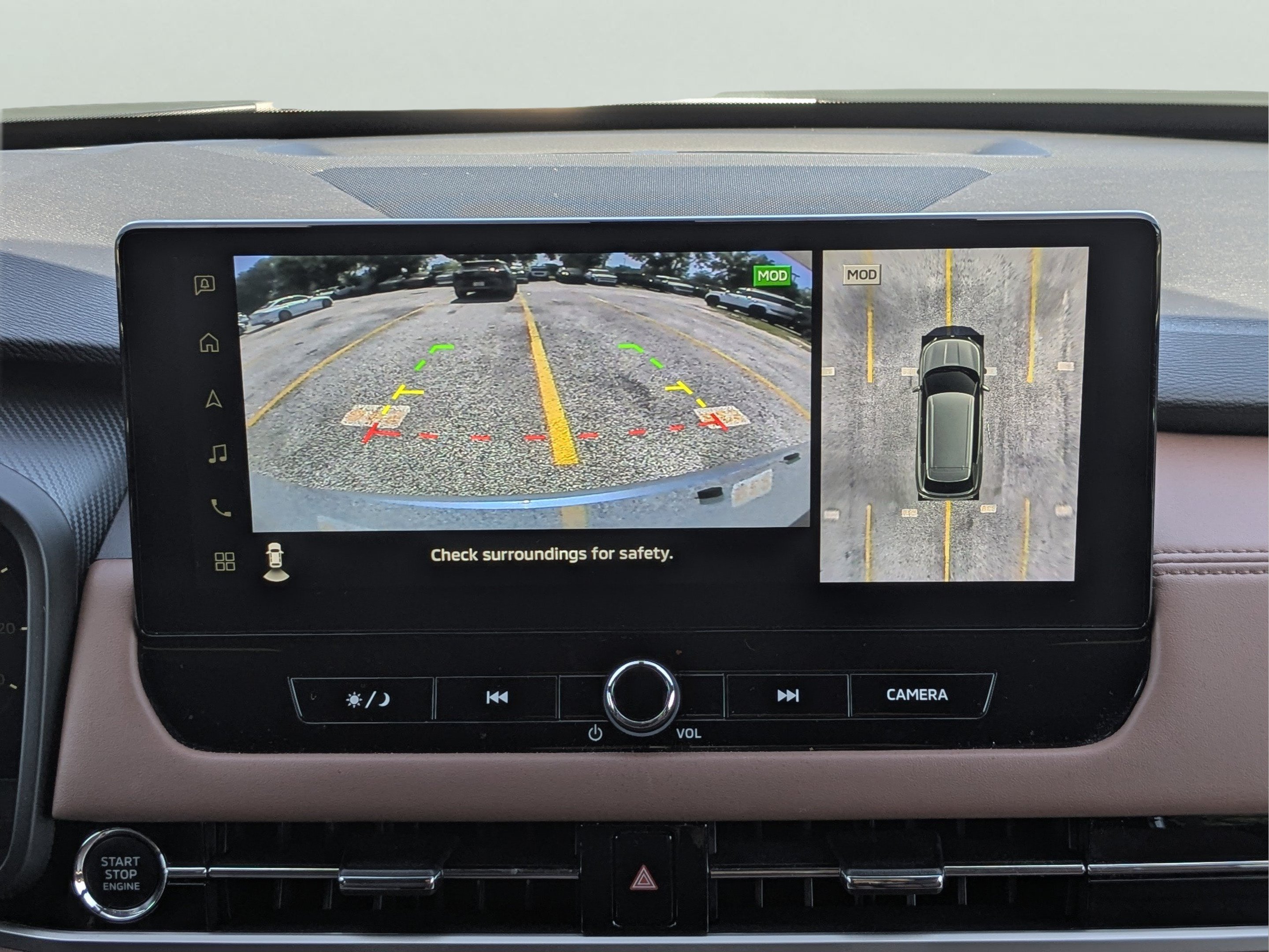 Used 2025 Moonstone Gray Metallic/Black Roof Mitsubishi SEL image 23