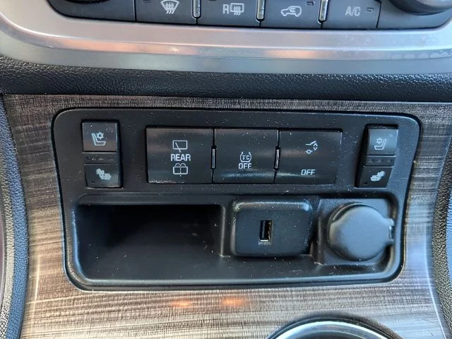 Used 2017 White GMC Limited image 27