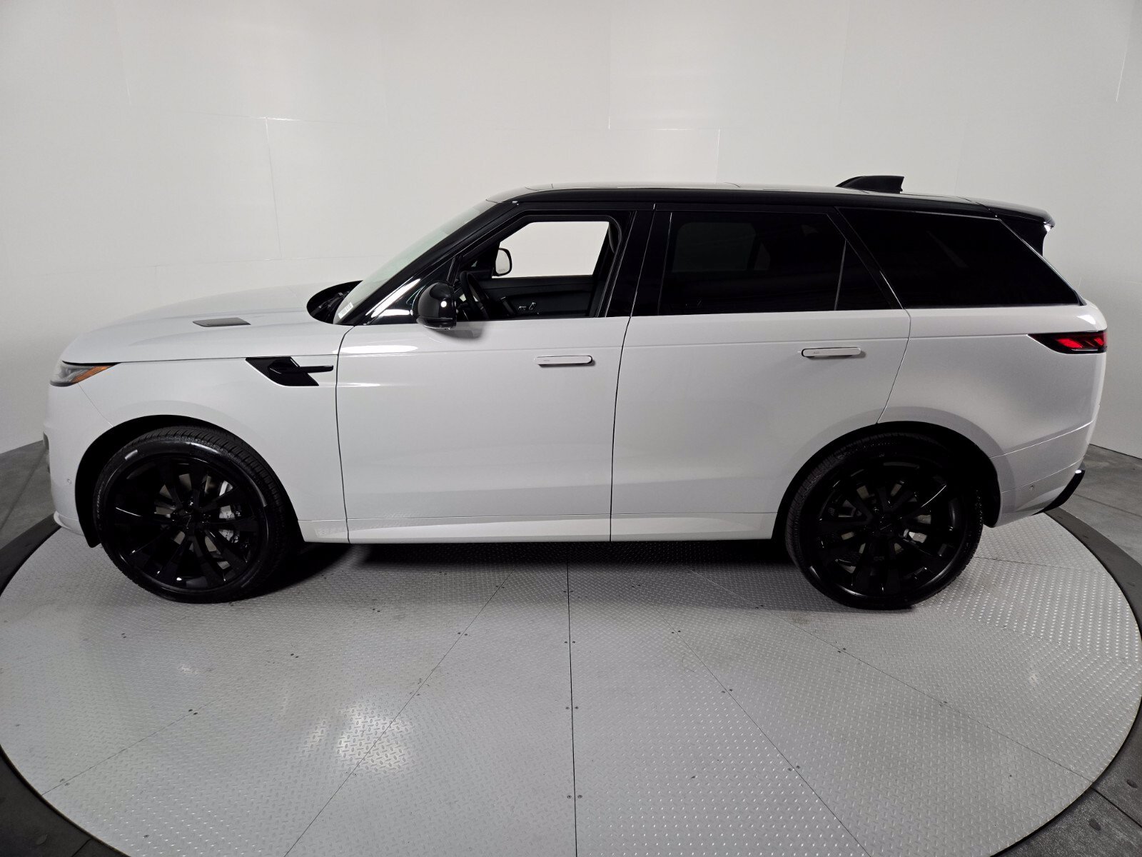 New 2027 Borasco Grey Land Rover Dynamic SE image 34