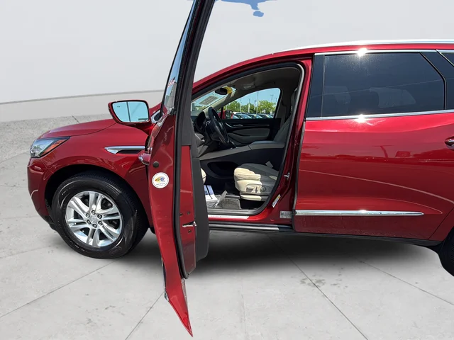 Used 2020 Red Buick Essence image 24