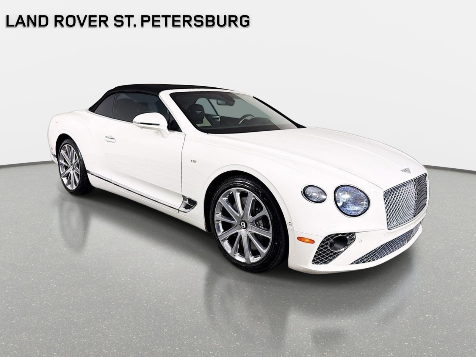 Used 2022 White Bentley V8 image 3