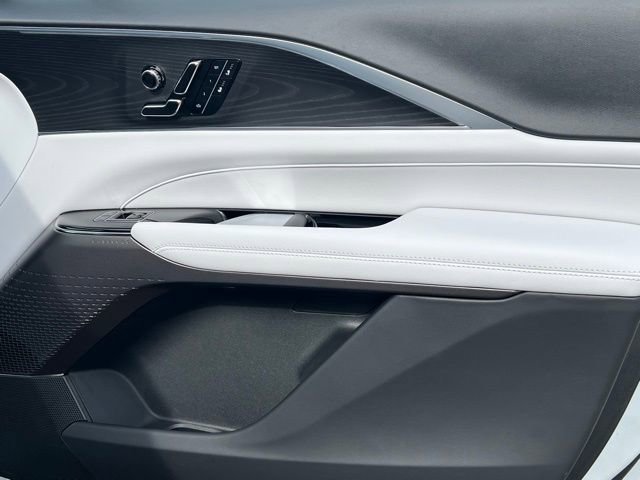 2025 Cadillac LYRIQ Luxury 1 - Photo 19