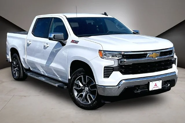 Used 2024 White Chevrolet LT image 2