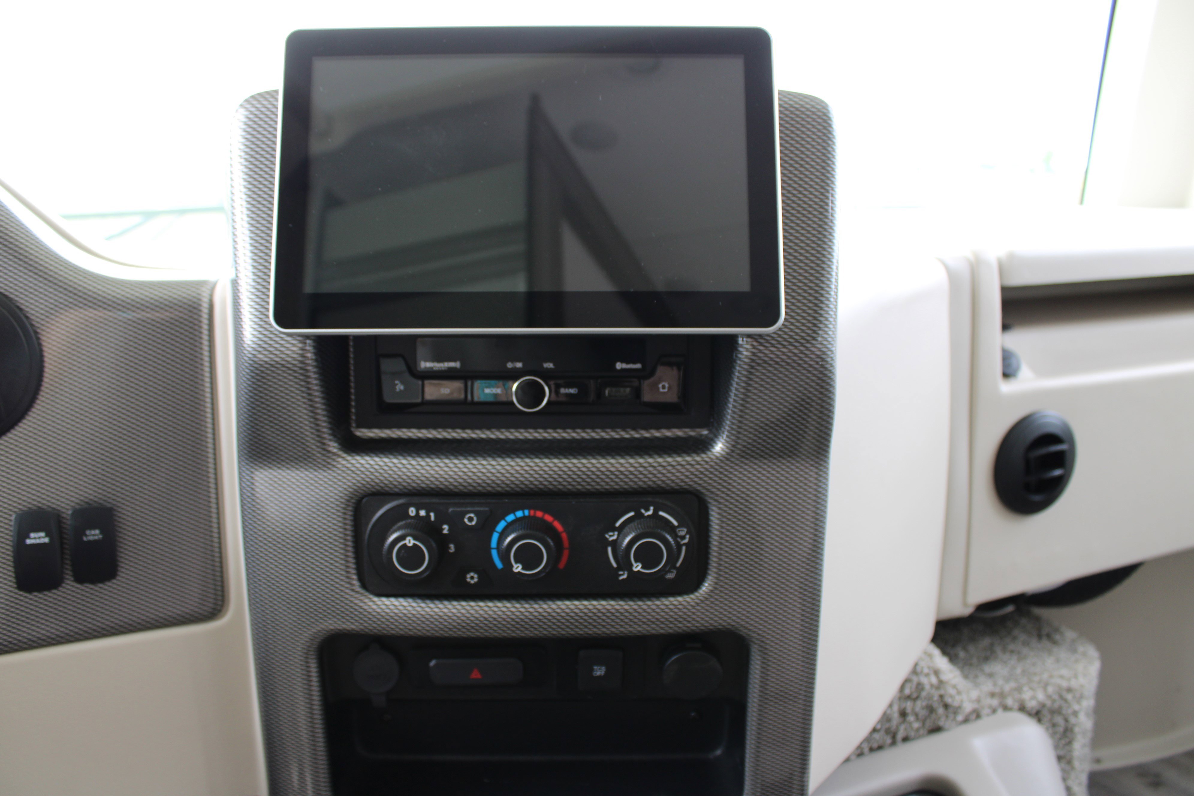 Used 2023 White Ford  image 25