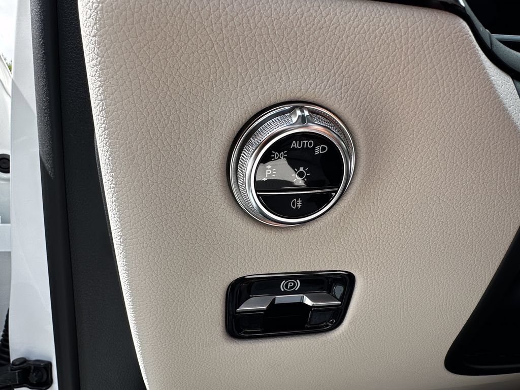 New 2026 Polar White Mercedes-Benz GLC 300 image 73
