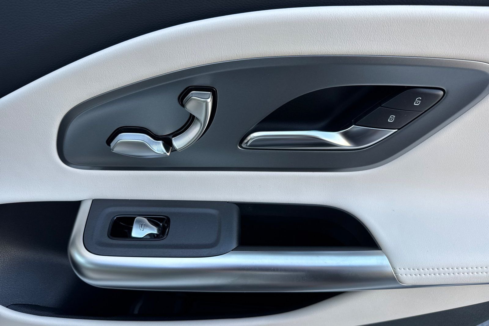 New 2027 Polar White Mercedes-Benz CLA 350 image 32
