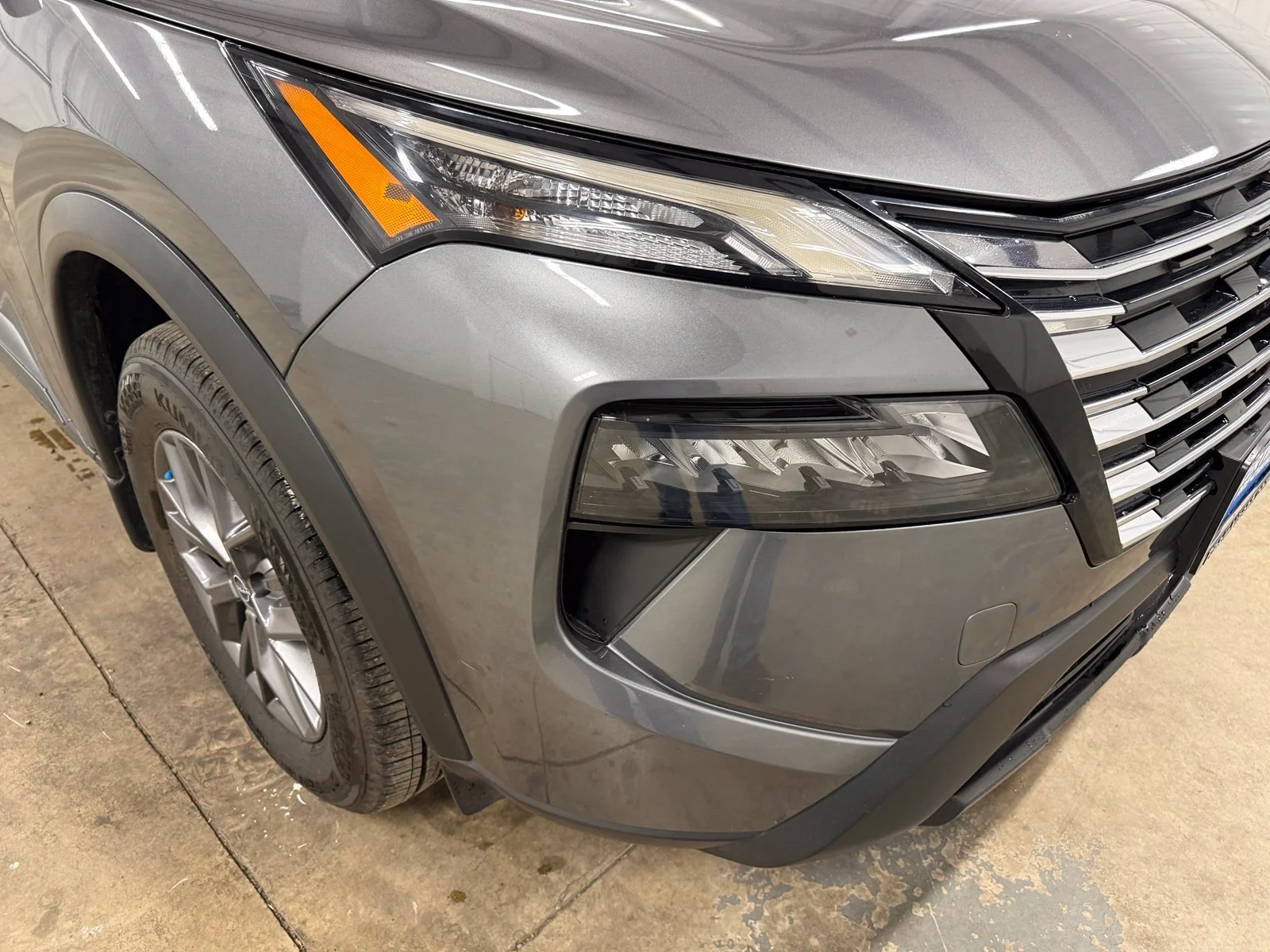 Used 2024 Gray Nissan S image 5