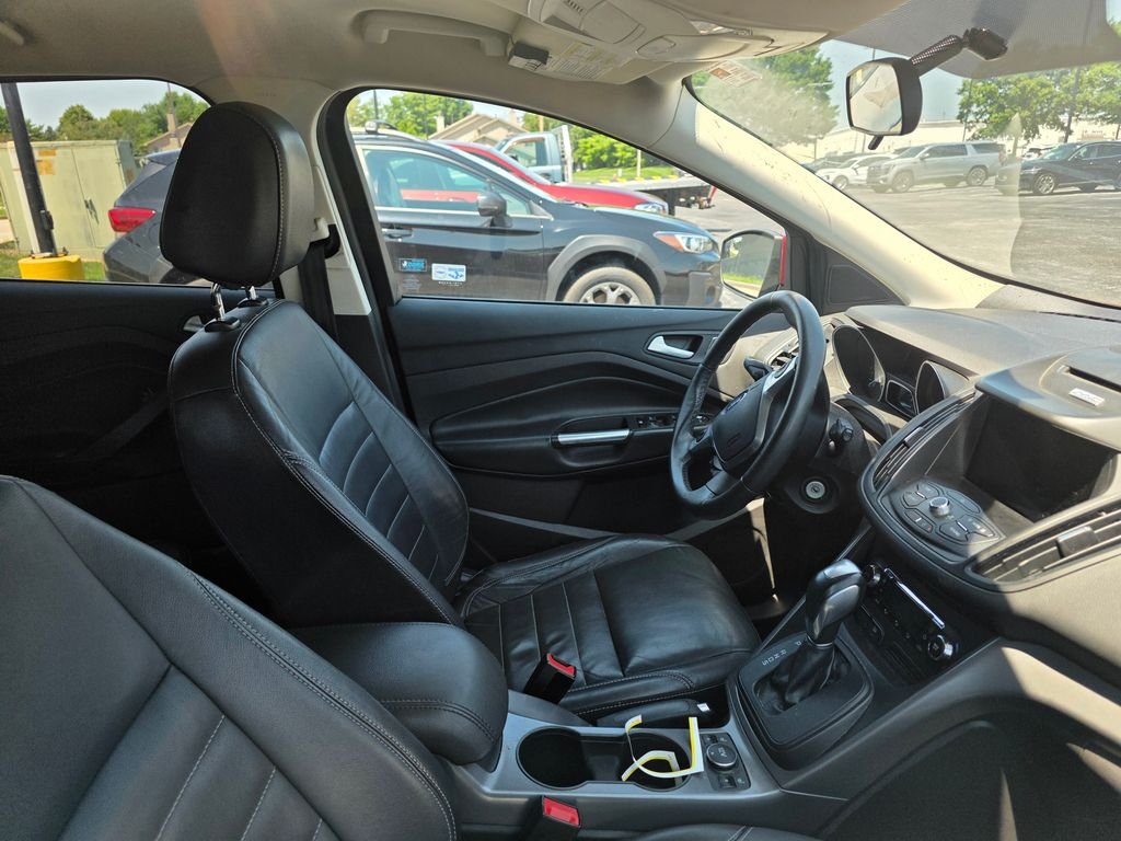 Used 2016 Ruby Red Metallic Ford SE image 5