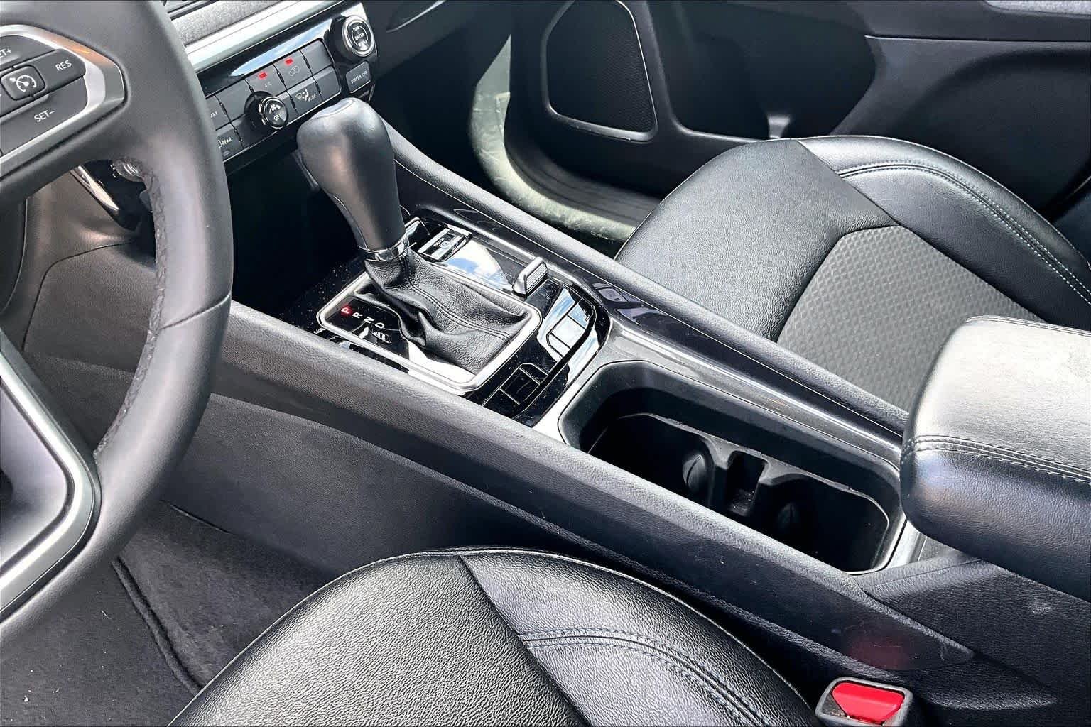 Used 2024 Bright White Clearcoat Jeep Latitude image 17