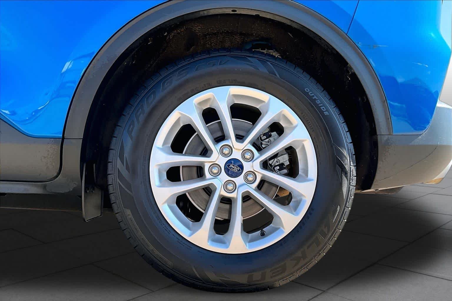 Used 2020 Velocity Blue Metallic Ford SE image 11