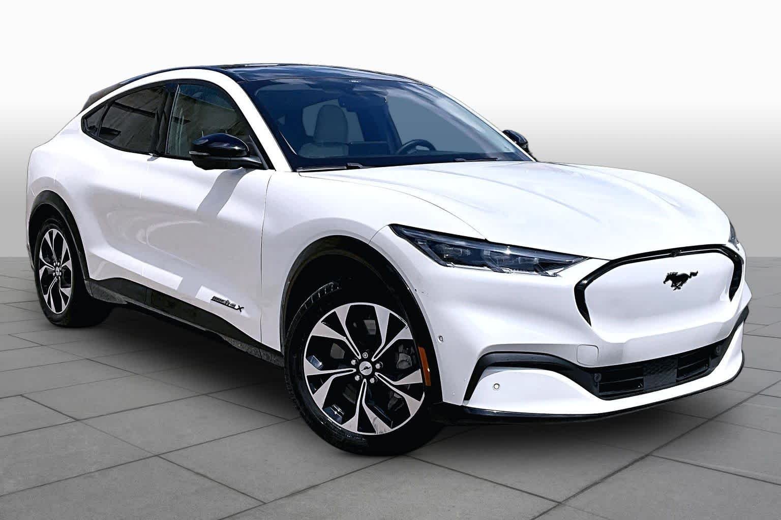 Used 2023 Star White Ford Premium image 2