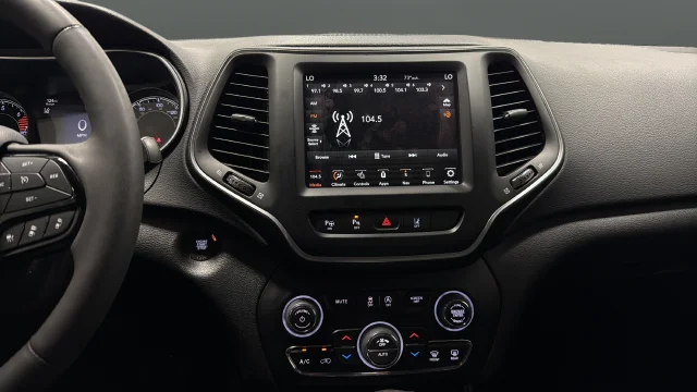 Used 2023 Diamond Black Jeep Altitude image 14