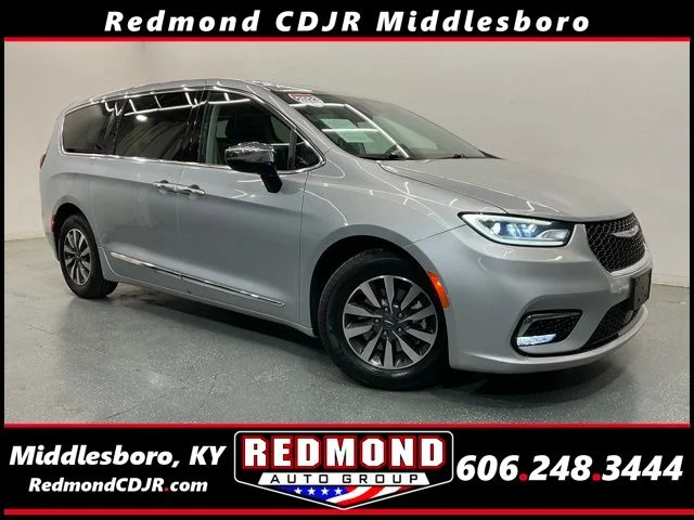 2023 Chrysler Pacifica Hybrid Limited Hybrid's photo