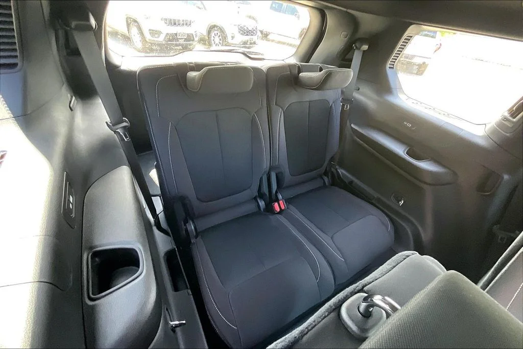 New 2026 Bright White Clear-Coat Exterior Paint Jeep Laredo image 24