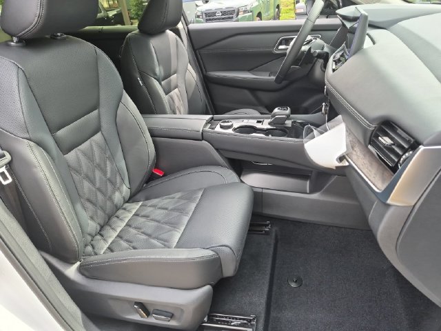 New 2026 Everest White Pearl TriCoat / Super Black Two-tone Nissan Platinum image 27