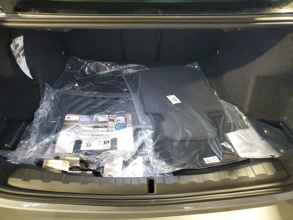 2025 BMW 3 Series 330i - Photo 7