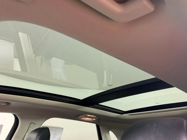 Used 2024 Gray Ford SEL image 3