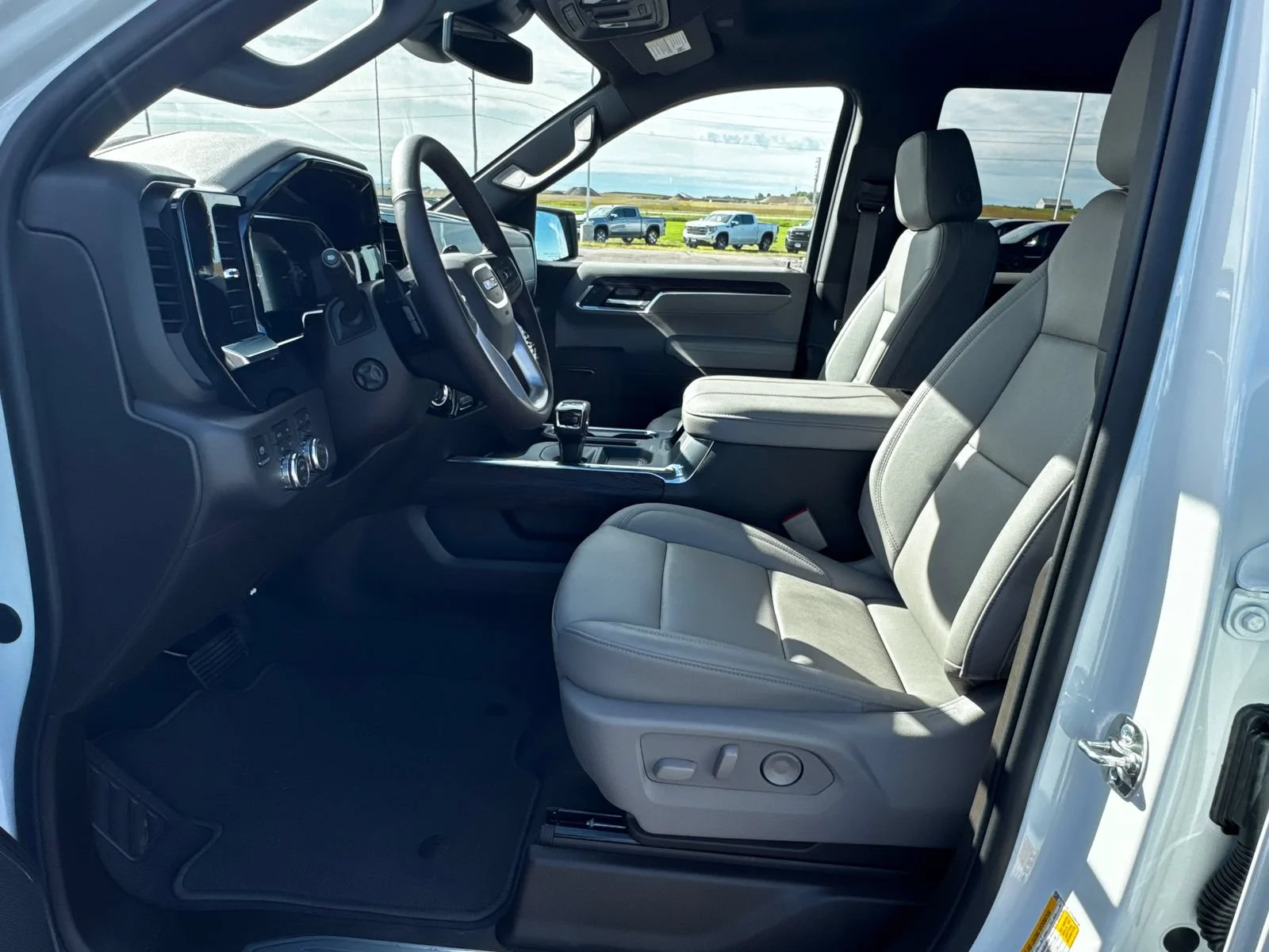 2026 GMC Sierra 1500 SLT - Photo 12