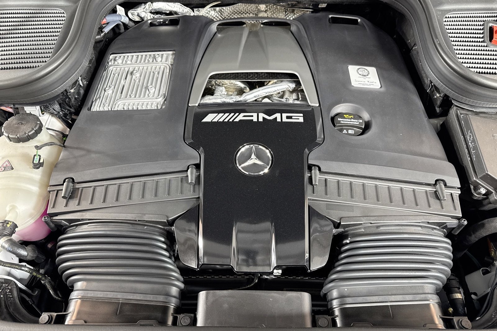 New 2026 MANUFAKTUR Moonlight White Metallic Mercedes-Benz AMG® GLE 63 S image 28