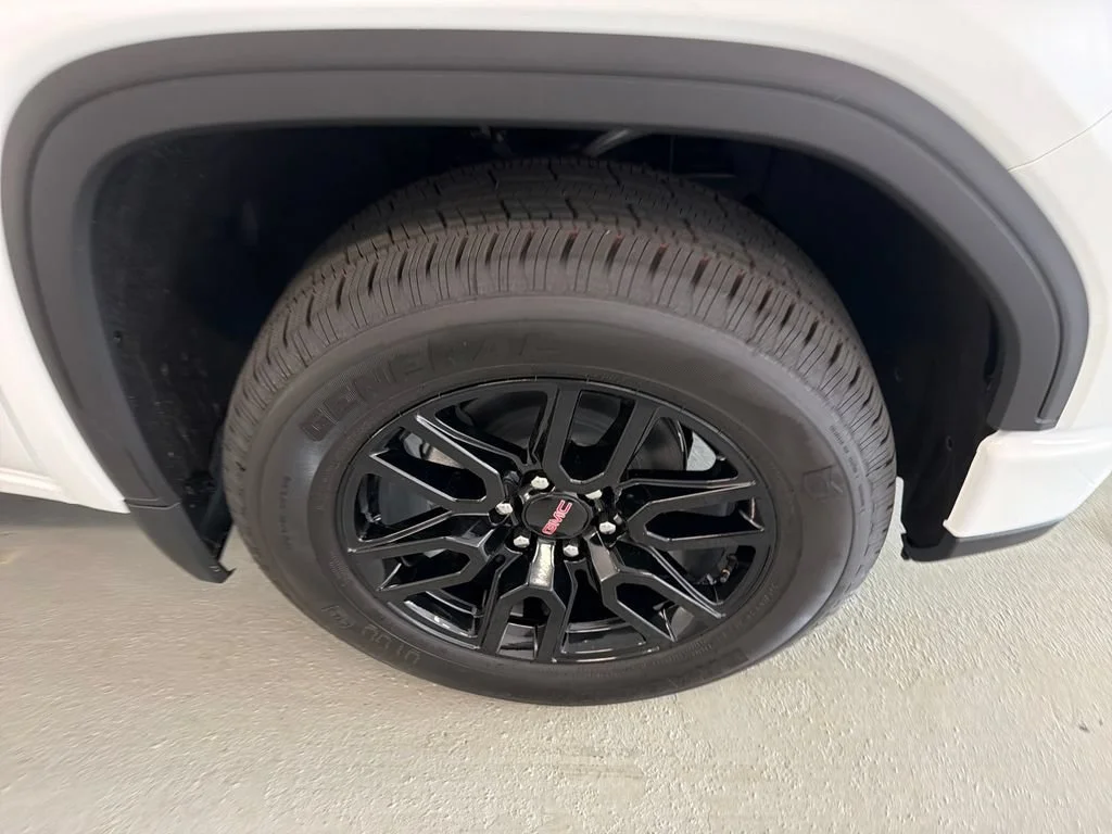 New 2026 Summit White GMC Pro image 4