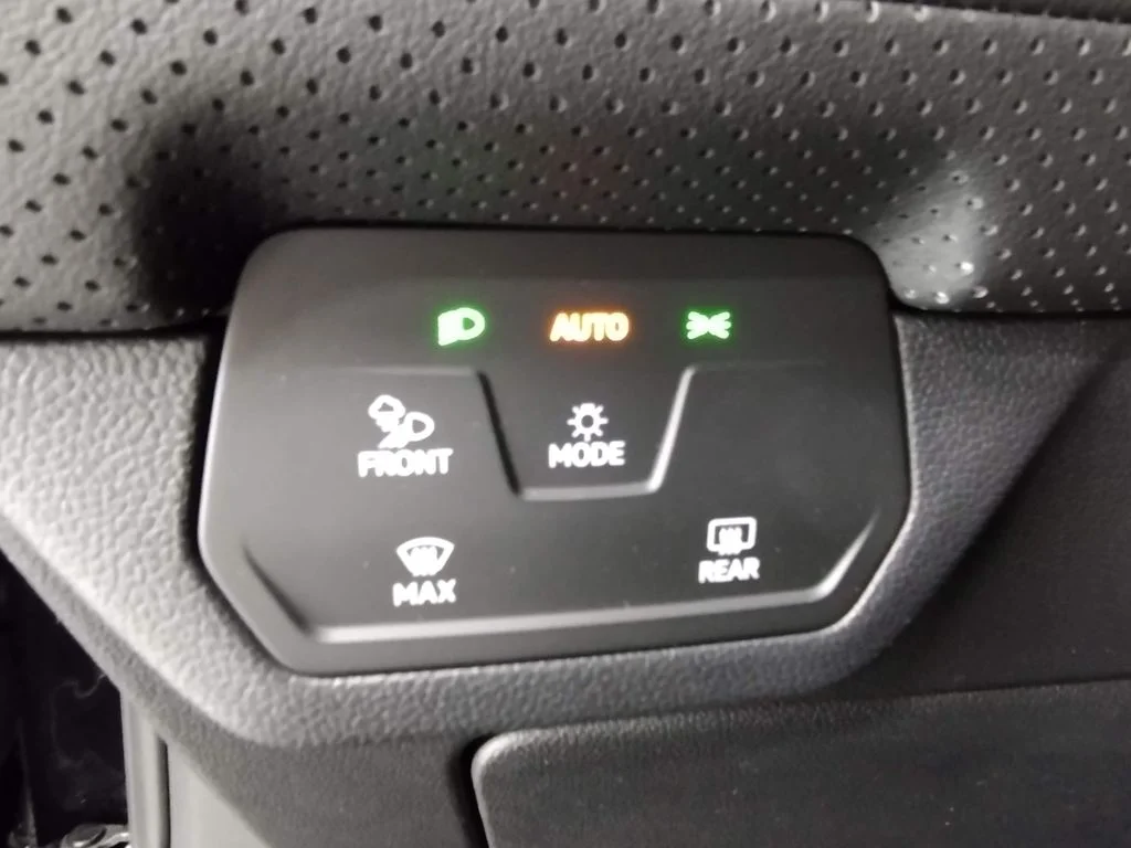 New 2026 Black Volkswagen 2.0T SE w/Technology image 28