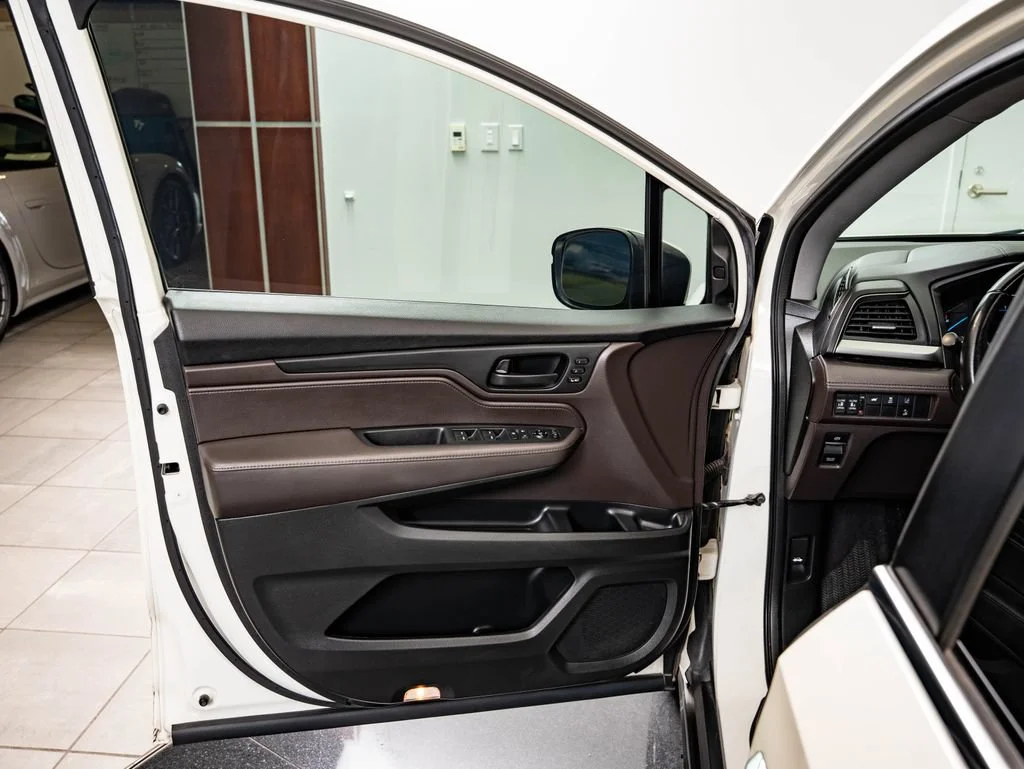 Used 2019 White Honda EX-L image 27