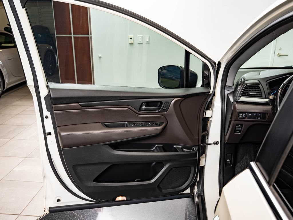 Used 2019 White Honda EX-L image 27