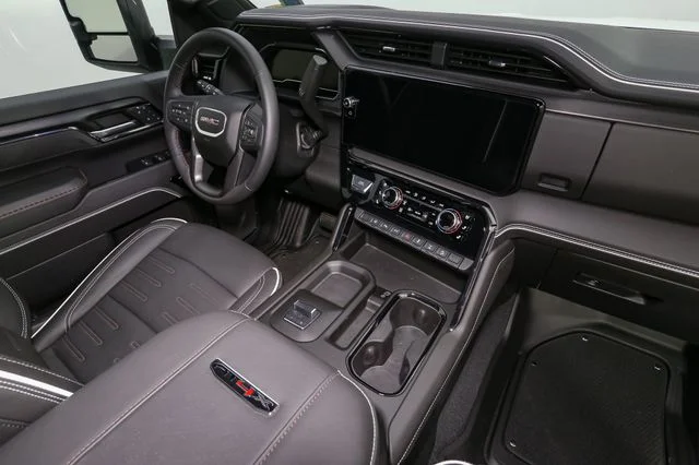 Used 2024 White GMC AT4X image 19