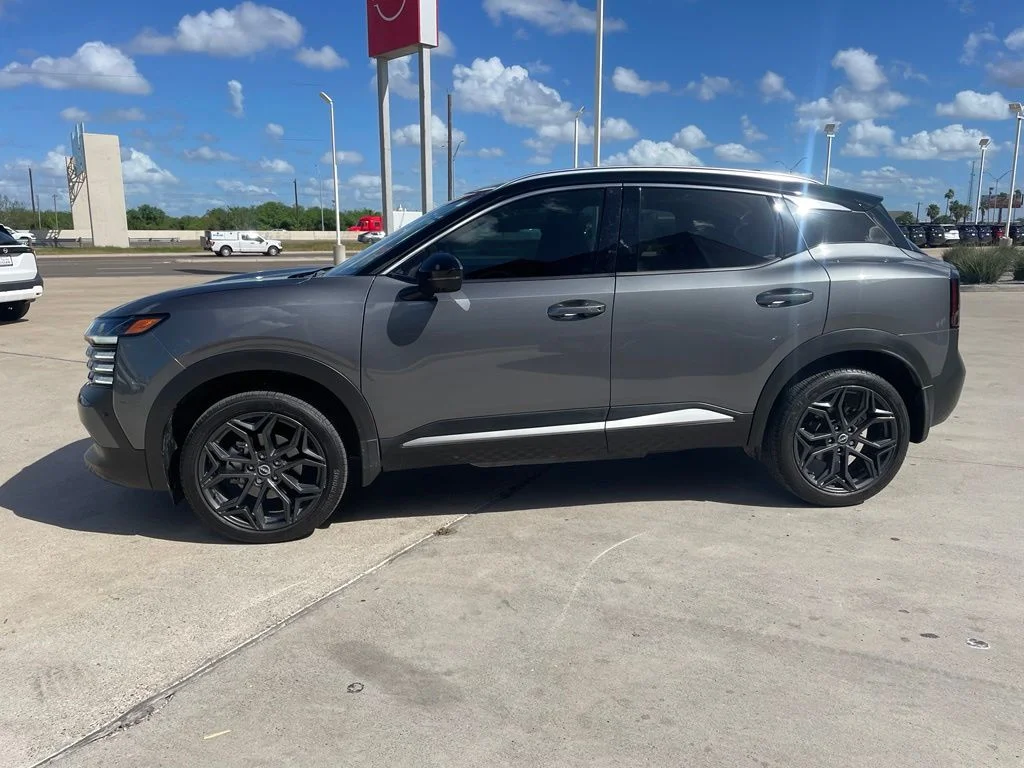 Used 2025 Gray Nissan SR image 4