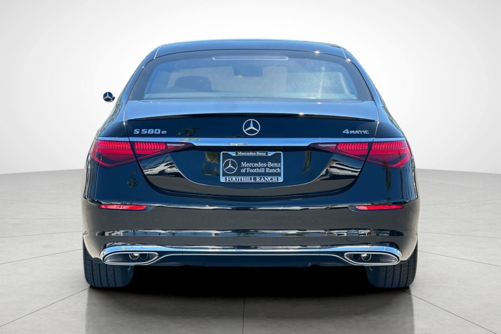 New 2025 Black Mercedes-Benz S 580e image 9