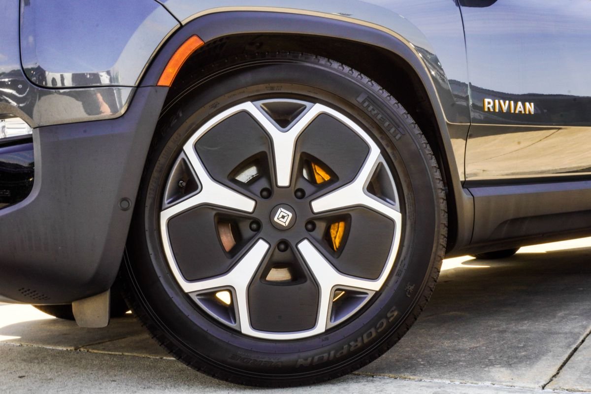 Used 2024 Gray Rivian Adventure image 3