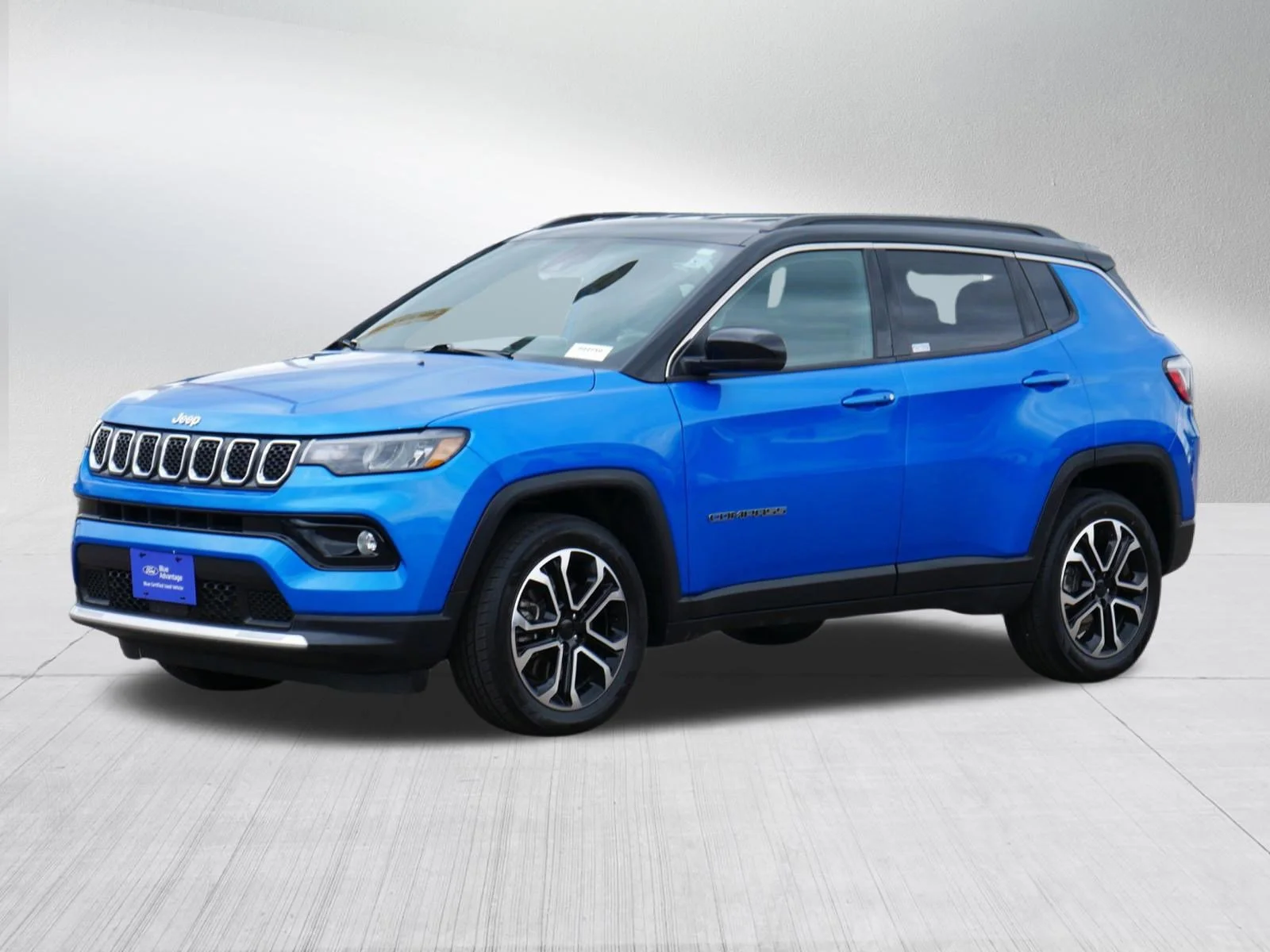 Certified Used 2024 Hydro Blue Pearlcoat Jeep Limited image 3