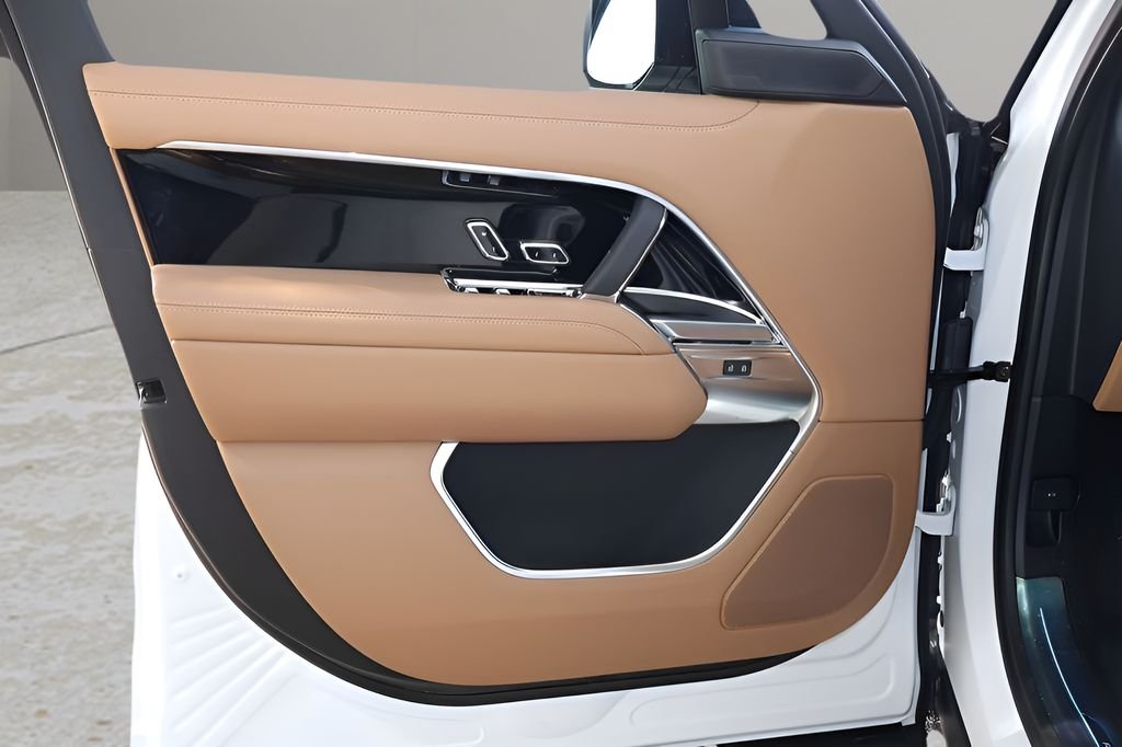 New 2026 Icy White Satin Land Rover SE image 9