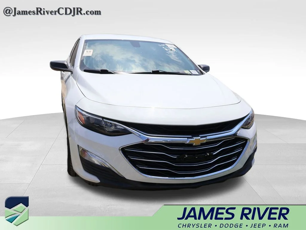 Used 2022 White Chevrolet LS image 7