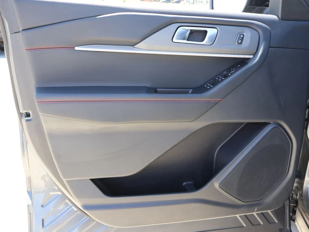 Used 2025 Gray Ford ST-Line image 23