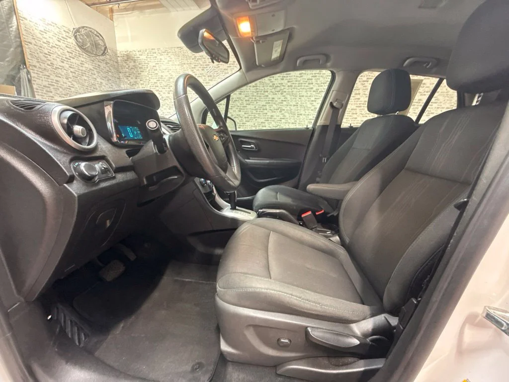 Used 2016 Summit White Chevrolet LT image 23
