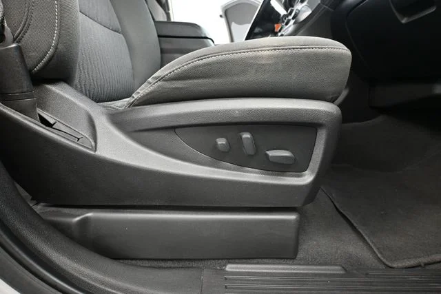 Used 2020 Silver GMC SLE image 44