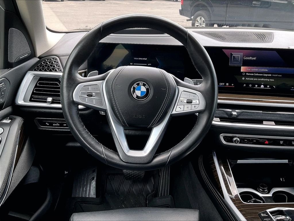 Used 2024 Green BMW xDrive40i image 18