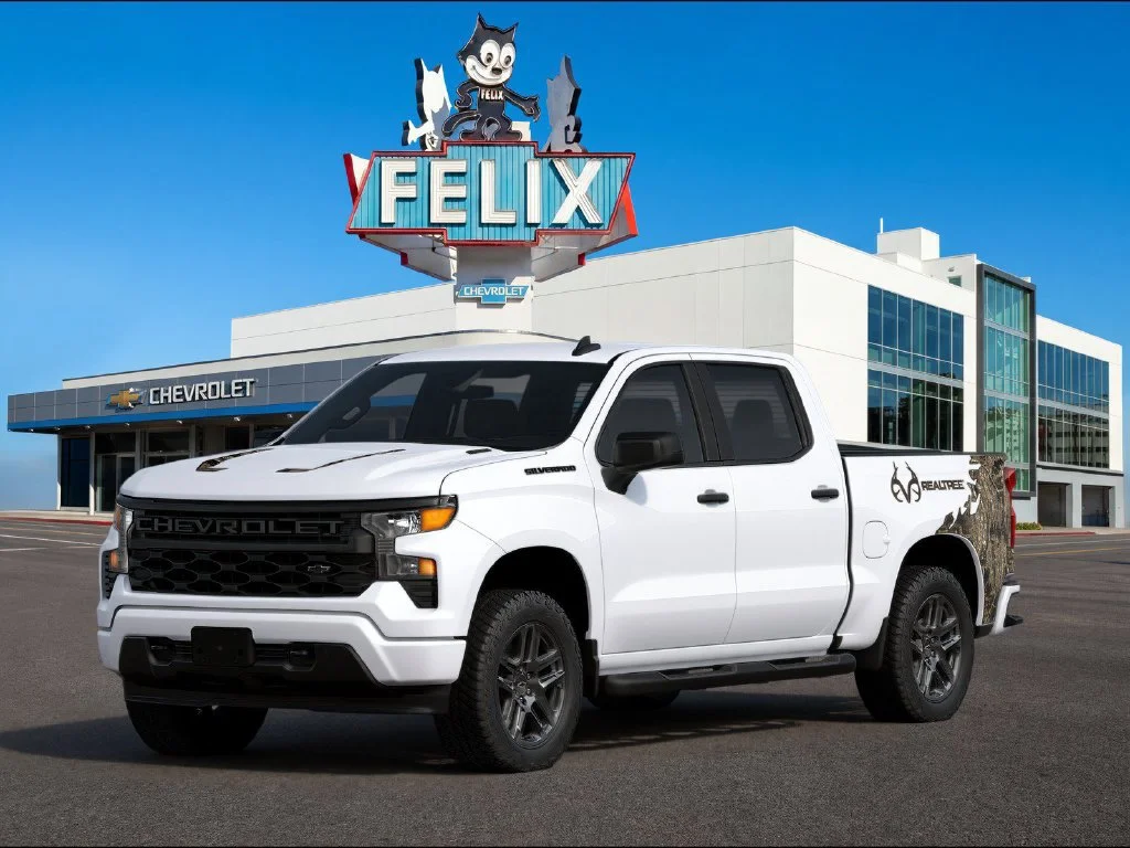 New 2026 Summit White Chevrolet Custom image 1