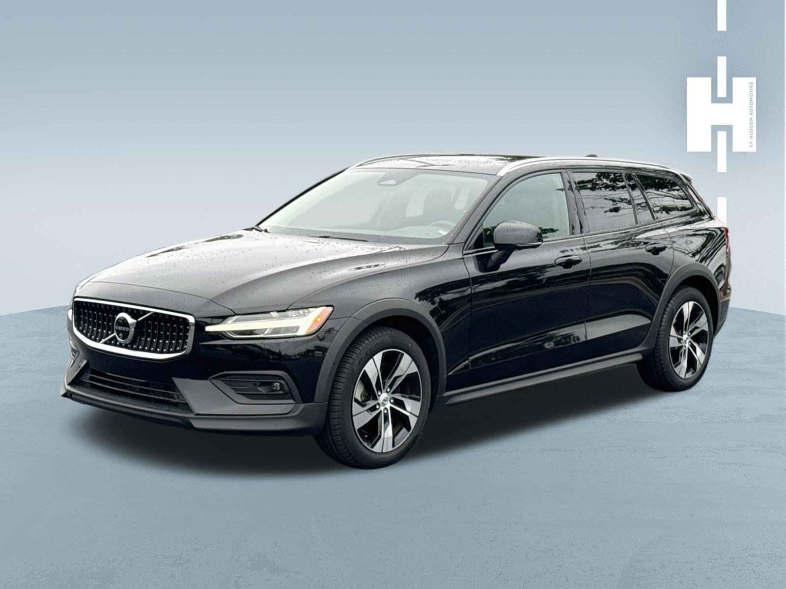 Used 2025 Onyx Black Metallic Volvo Plus image 3